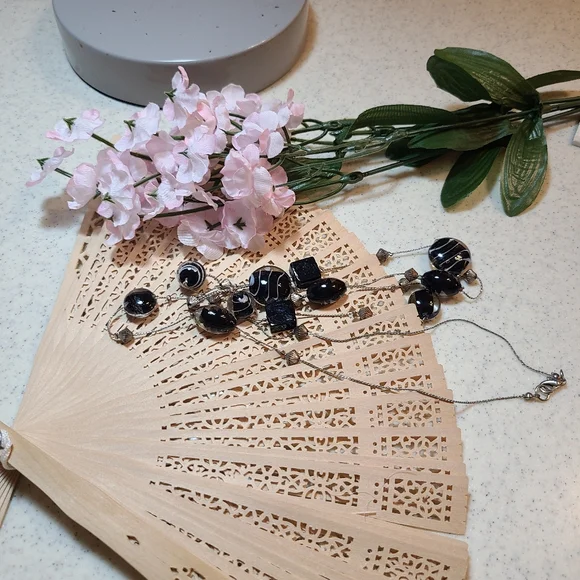 Glass BLACk Beads Necklace for sale - Picture 5 of 13